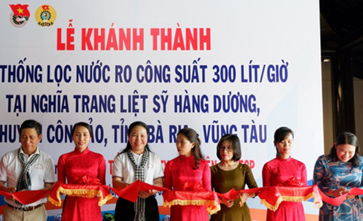 Công ty Nhiệt điện Phú Mỹ bàn giao hệ thống lọc nước cho huyện Côn Đảo